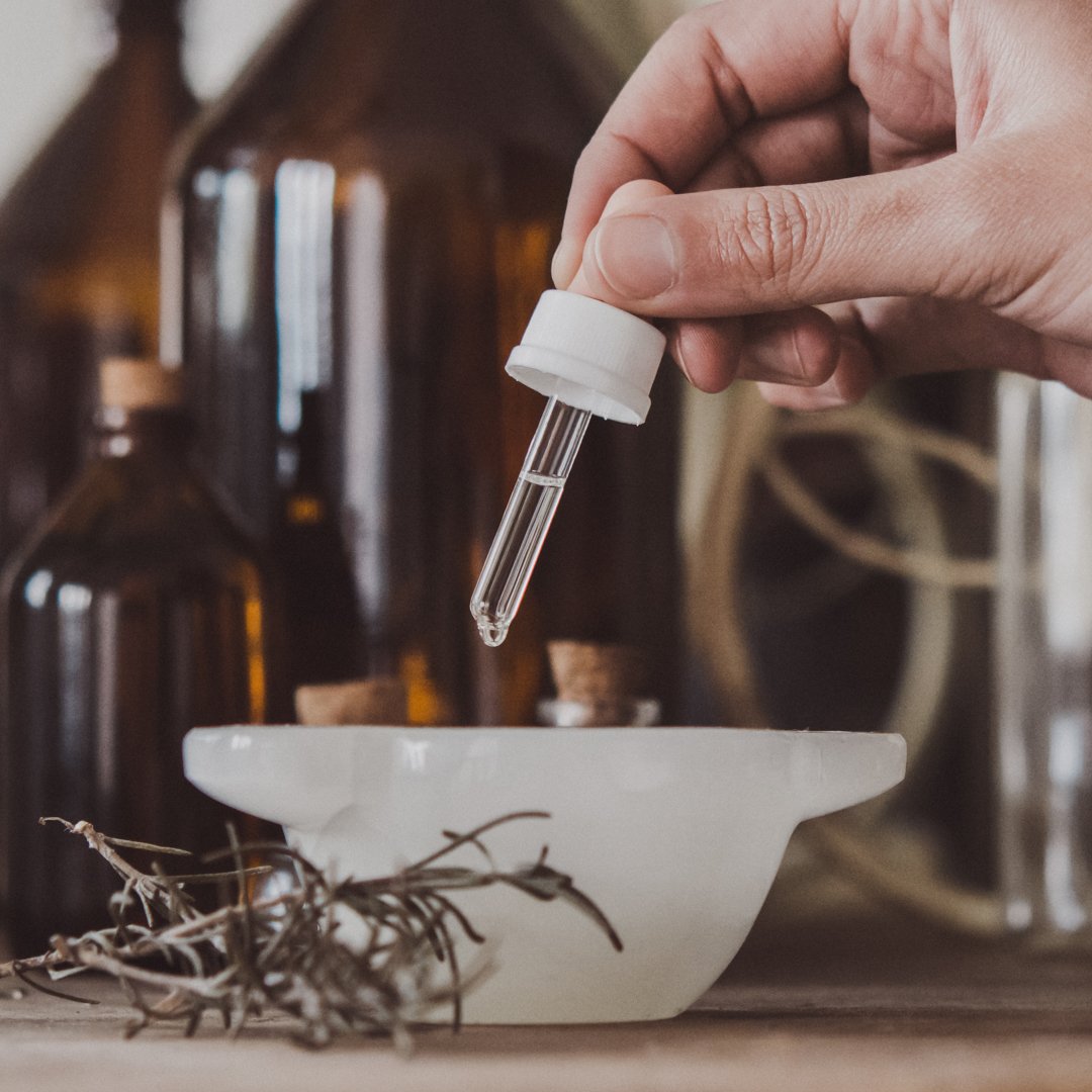 🙌🏽Los aceites esenciales son nuestros aliados.☺️👩🏽👨🏽Aprendé a preparar tu propio tratamiento para el pelo en base a aceites naturales.🌟🌈 Por la Dra. <a href="/AbrilPreatoni/">Abril Preatoni</a>, creadora de <a href="/Dumitie/">Dumitié Cosmética</a>. 👉🏽bit.ly/2SsGaO8 #naturalbeauty #Belleza #healthcare