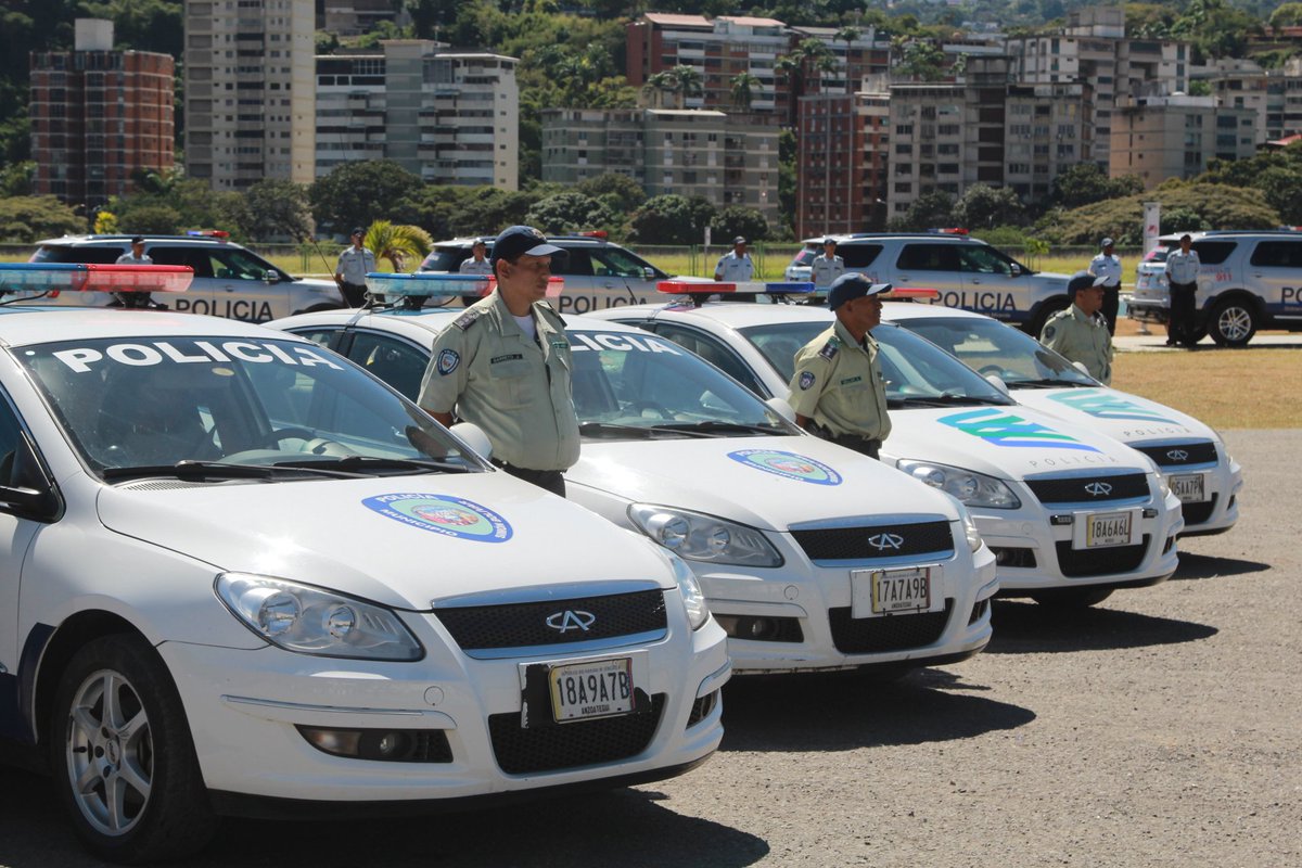 mirandoafuturo's tweet photo. “El rescate de equipos, maquinarias, vehículos, servicios para garantizar la paz y la tranquilidad es un ejemplo poderoso de lo que debemos y podemos hacer”, Héctor Rodríguez. #MirandoAlFuturo https://t.co/Fgz6ZMQI9S