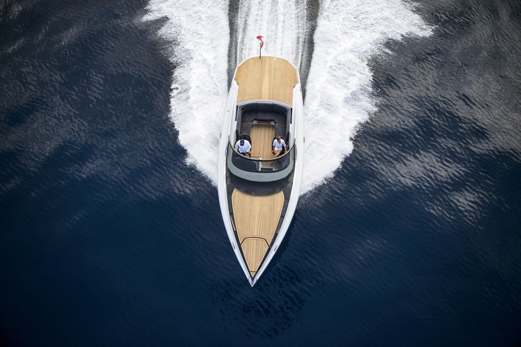 QYachts's tweet photo. See in the New Year in style. Wishing you a fabulous weekend.
#QuintessenceYachts #AstonMartin #Powerboat #AM37 #DriveTheWaves #HappyWeekend https://t.co/jhPOXOIOWd