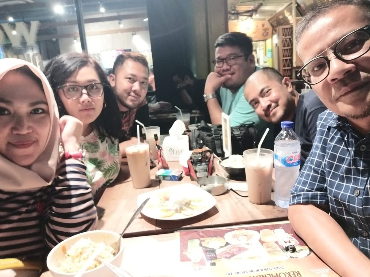 BarneyBarnz's tweet photo. Meet up! https://t.co/1KnxBuG7DL