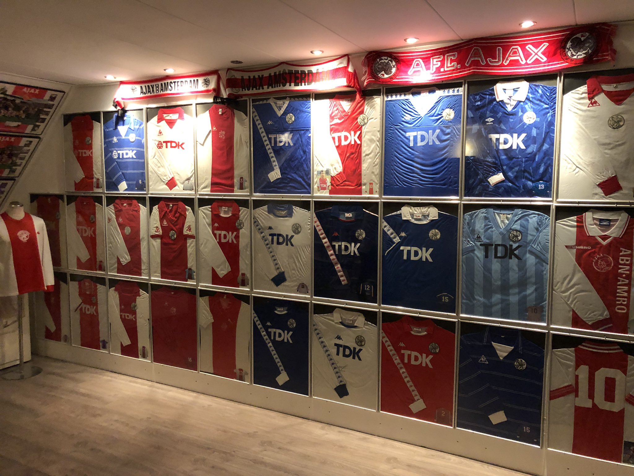 zeevruchten snel excelleren AFC Ajax on Twitter: "The best #Ajax-shirt in history = ______✍️🤔 Check onze Insta-story voor de verzameling van Patrick! 😍👕 📲 https://t.co/aC9v0vdvyE https://t.co/bLvzkJGdmg" / Twitter zeevruchten snel excelleren AFC Ajax on Twitter: "The best #Ajax-shirt in history = ______✍️🤔 Check onze Insta-story voor de verzameling van Patrick! 😍👕 📲 https://t.co/aC9v0vdvyE https://t.co/bLvzkJGdmg" / Twitter