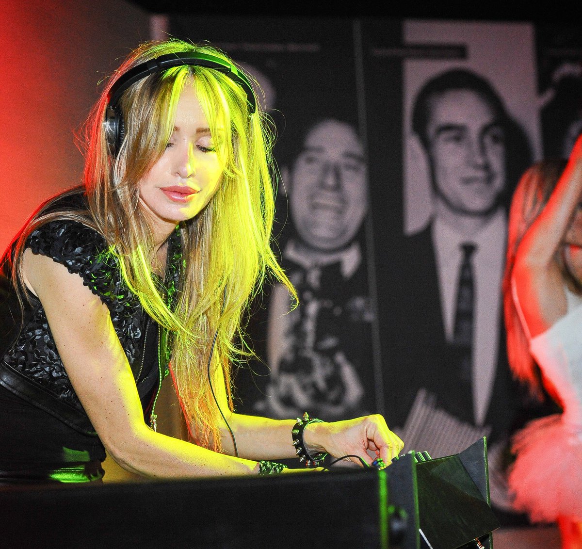 RitaGherz's tweet photo. That’s me some years ago ...I love memories and never forget anything .. ❤️
.
...music my life #love #passion#music #ritagherz #dance #listen #party #live #djlife #instagood #tb #tbt #28dicembre #nye #nye2019 #goodnight https://t.co/powa9IpJyP