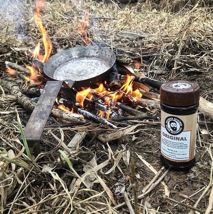 Hawkeye1797's tweet photo. When you forage for food in the forest, take us with you!
#beardedbutcher #original #chipoltle #cajun or #hot 🔥
#seasonings #meat #grill https://t.co/FbfqQV3RGa