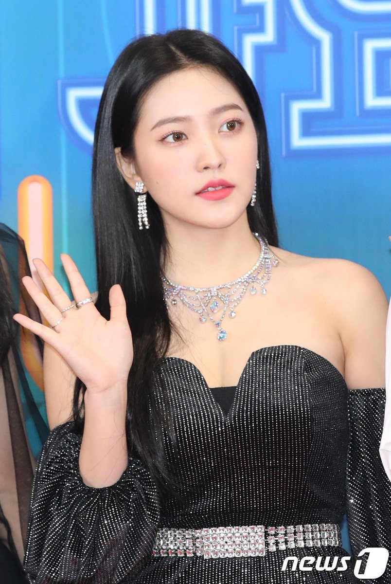 cuteyeripics's tweet photo. i mean... LOOK AT HER OMG https://t.co/cxzziyapBH