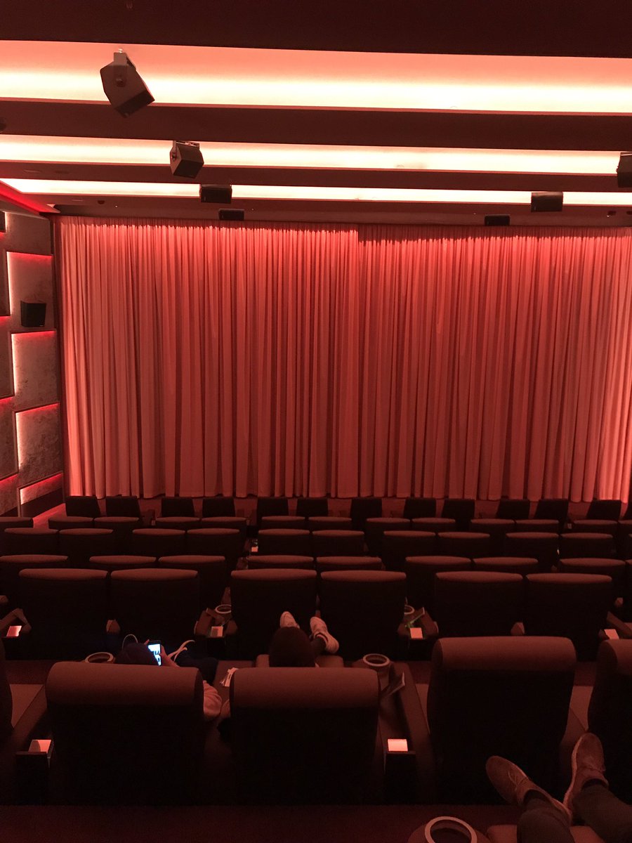 BR3ITENBACH's tweet image. Die #AstorFilmLounge in der #Hafencity kann sich wirklich sehen lassen und ist ne schöne Alternative zu UCI &amp;amp; Co. Die Tickets kosten zwar 1-2€ mehr als im Schnitt, dafür gibt es ne schönte Atmosphäre und bestellt werden kann am Platz. Der Servie muss sich aber noch einspielen.