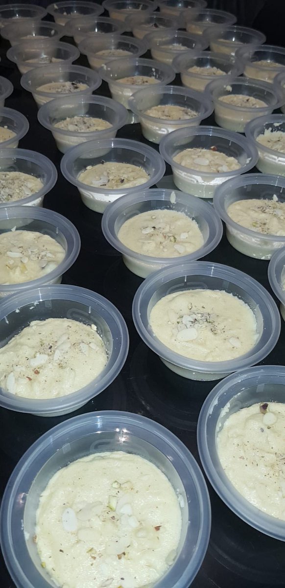 HumraazBlackbur's tweet image. Huge thanks to @AMT_Lawyers Asjad Hussain for providing lunch for all the families today and Moulana Hanif for organising #localgiving #FridayFeeling #nutrition #HealthyFood #charitybeginsathome #makingadifference