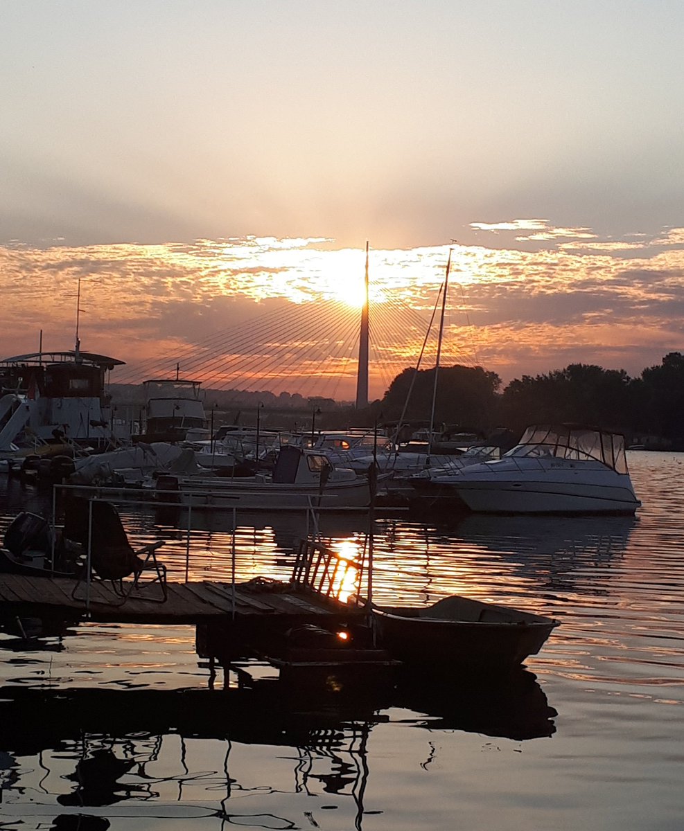 JelenaMKandic's tweet photo. Dear @SteveFrmFL, you were one of the first friends and followers on #Periscope and so proud & honoured being friends.๐
#PeriCommunity remembers drive scopes, washing cars, mesmerizing sunsets and sunrises.๐
RIP buddy๐น๐โ
โ tribute to #SteveFrmFL from #Serbia.๐
๐๐ https://t.co/eabfBTYodG