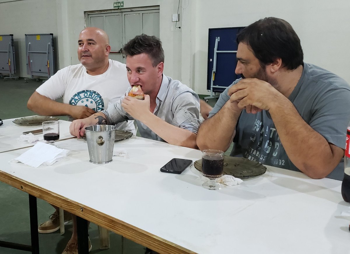 MartelliFede's tweet photo. Gracias a la Comisión Directiva del Círculo Campano de Los Hornos por la invitación para exponer nuestro proyecto y a disfrutar de la cena de fin de año.#LaPlata #TieneValor https://t.co/rUK2t4M3x9