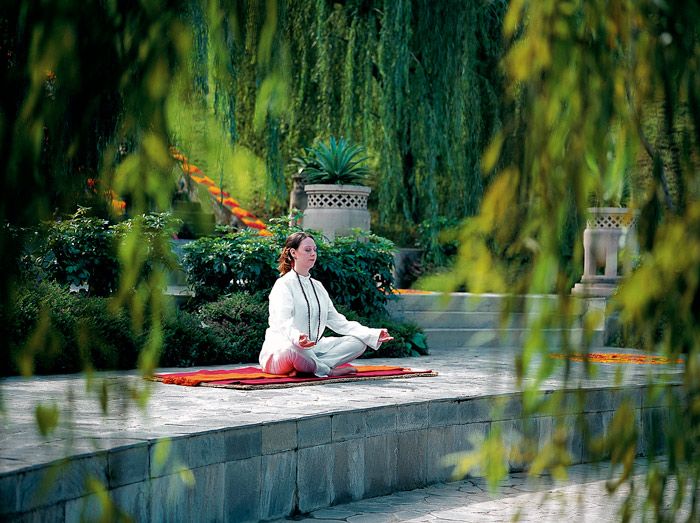 From indulgent spa therapies to personalized detox treatments, Ananda offers an enriching experience like no other 
vogue.in/content/book-n… <a href="/AnandaSpa/">Ananda Spa</a>