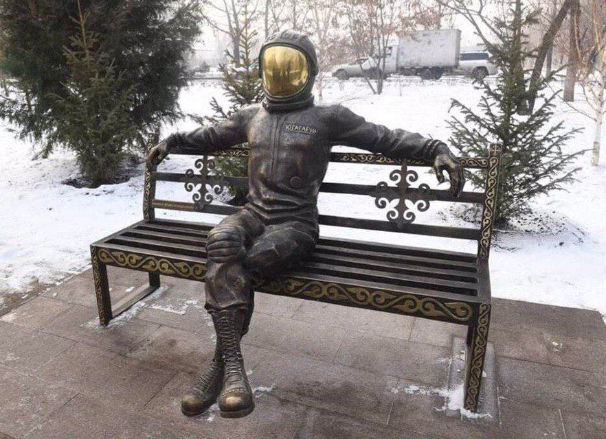 AirbaseRu's tweet photo. Скульптура Юрию Гагарину, Алматы, К��захстан. 

Инсталляция находится на проспекте Гагарина, власти города надеются, что арт-объект станет новым местом притяжения. https://t.co/qYC2xClCqv