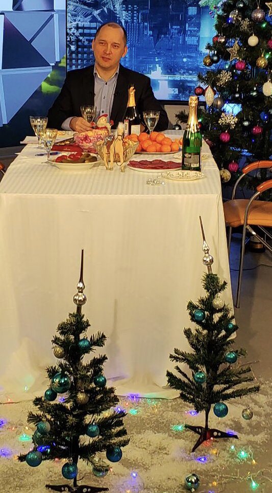 Проблема ведущего в том, что ему за час эфира приходиться поздравить каждого приходящего гостя