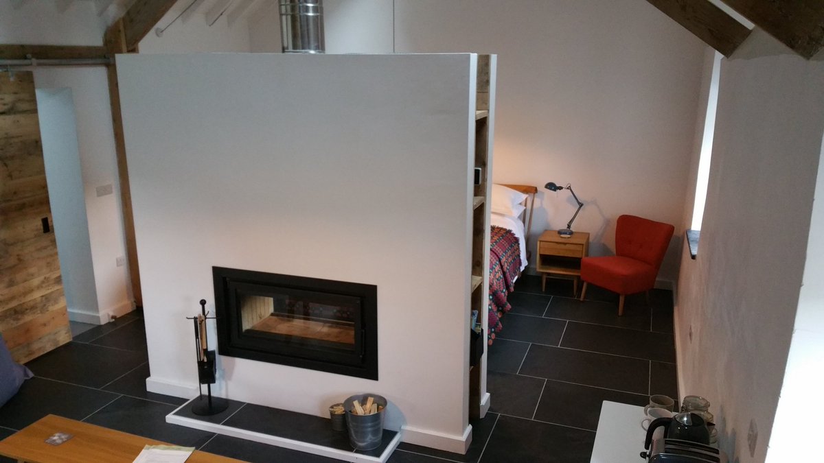 LATE AVAILABILITY FOR NEW YEAR Due to a cancellation our barn is available for NY £375 for 3 nights, 4th night free!  Arrive 31st December.