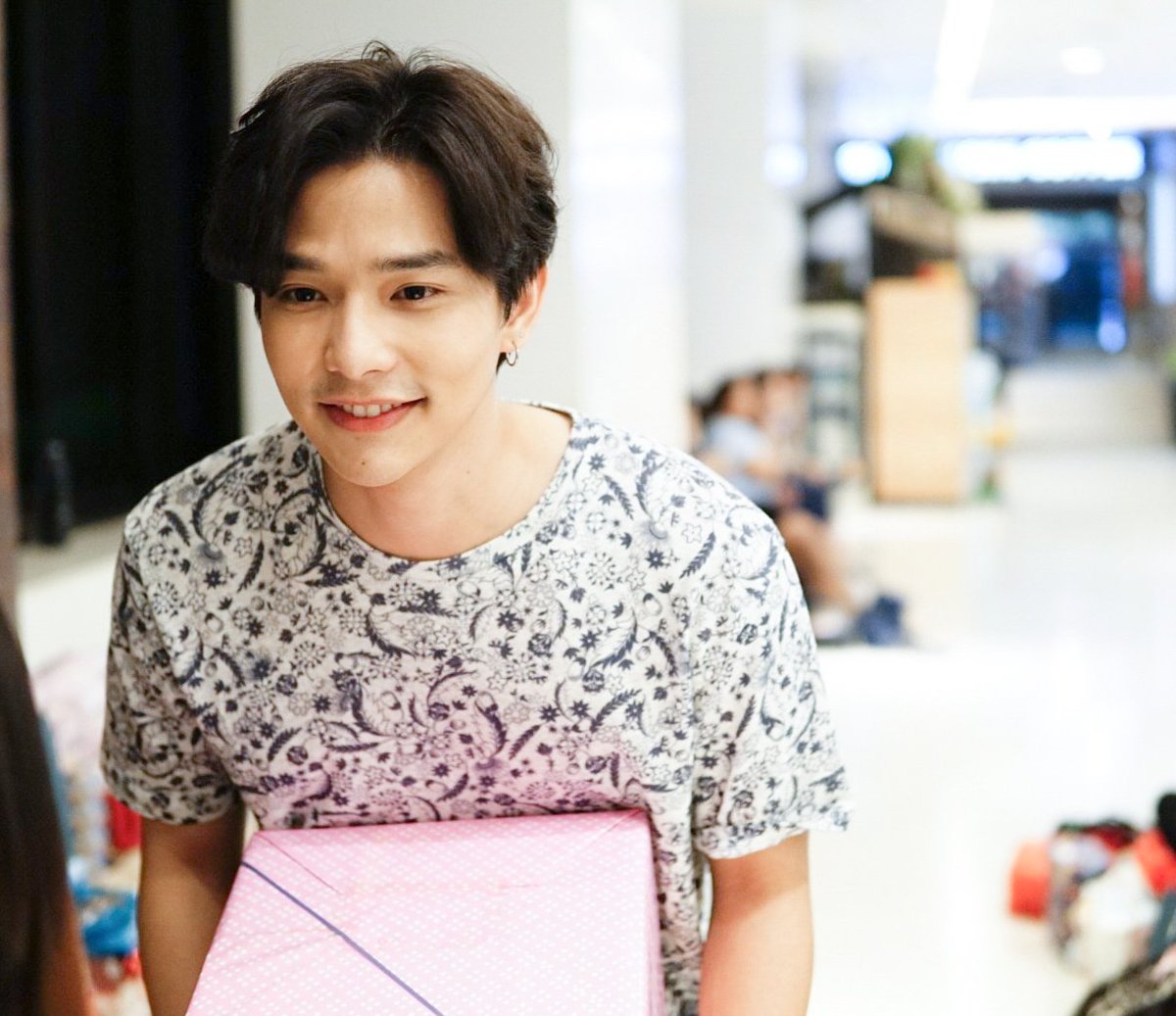 leethanatfamily's tweet photo. ให้รอยยิ้ม #มนุษย์ลี เป็นของขวัญส่งท้ายปีเก่า ต้อนรับปีใหม่นะฮะ 😊🎁♥🎉 @lee_thanat

#หนูมาลี
#ลีฐานัฐพ์
#lee_thanat
#GMMTV https://t.co/ONffbuPUQd