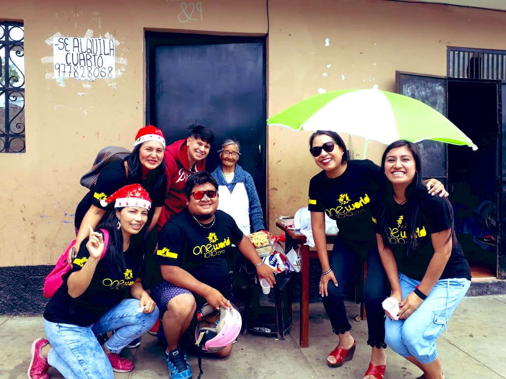 LideresIntegros's tweet photo. Salimos en #Navidad a llevar a Jesús a las calles, abrazamos a las personas con amor, fe y esperanza.
#NaviDar2018 🎁
#OneWorldPeru 🇵🇪 https://t.co/HK3rVuOlfY
