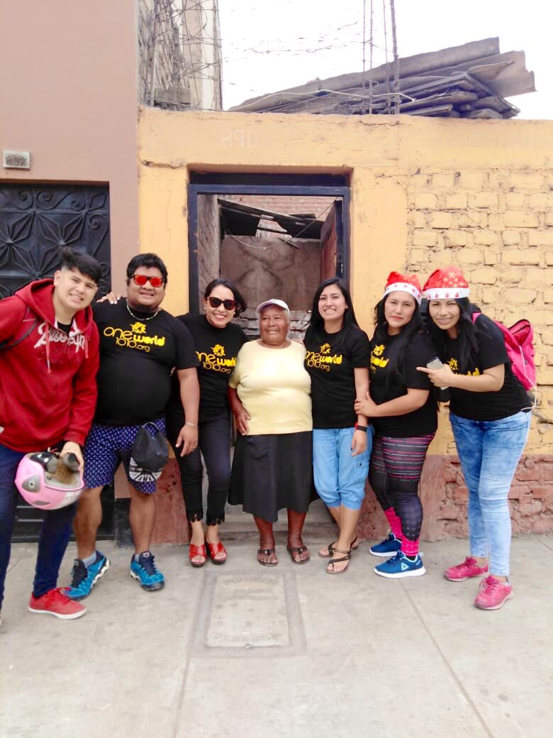 LideresIntegros's tweet photo. Salimos en #Navidad a llevar a Jesús a las calles, abrazamos a las personas con amor, fe y esperanza.
#NaviDar2018 🎁
#OneWorldPeru 🇵🇪 https://t.co/HK3rVuOlfY