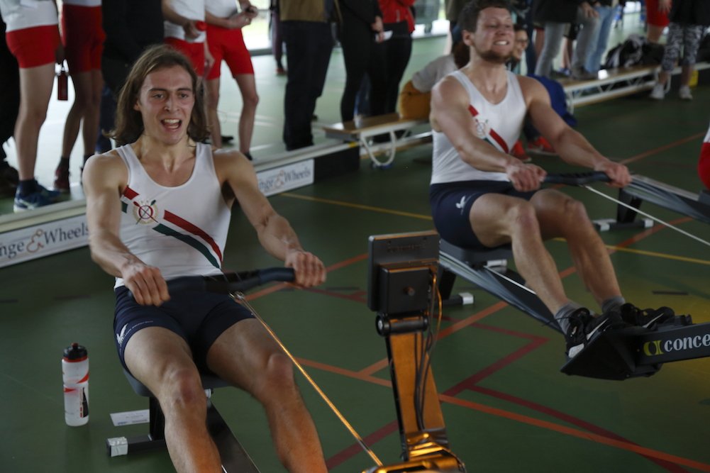 Wie breekt het SB-record op de Amsterdam World Ergohead 2019? Onder 23 jaar en in voor een uitdaging in 2019? Ga de uitdaging aan en breek het record van 20 jaar geleden (1999)!  Zie: ergohead.nl/nl/records/
#ergohead19 #roeien #indoorroeien #prestatie <a href="/Friendsportsc/">FriendshipSC</a>