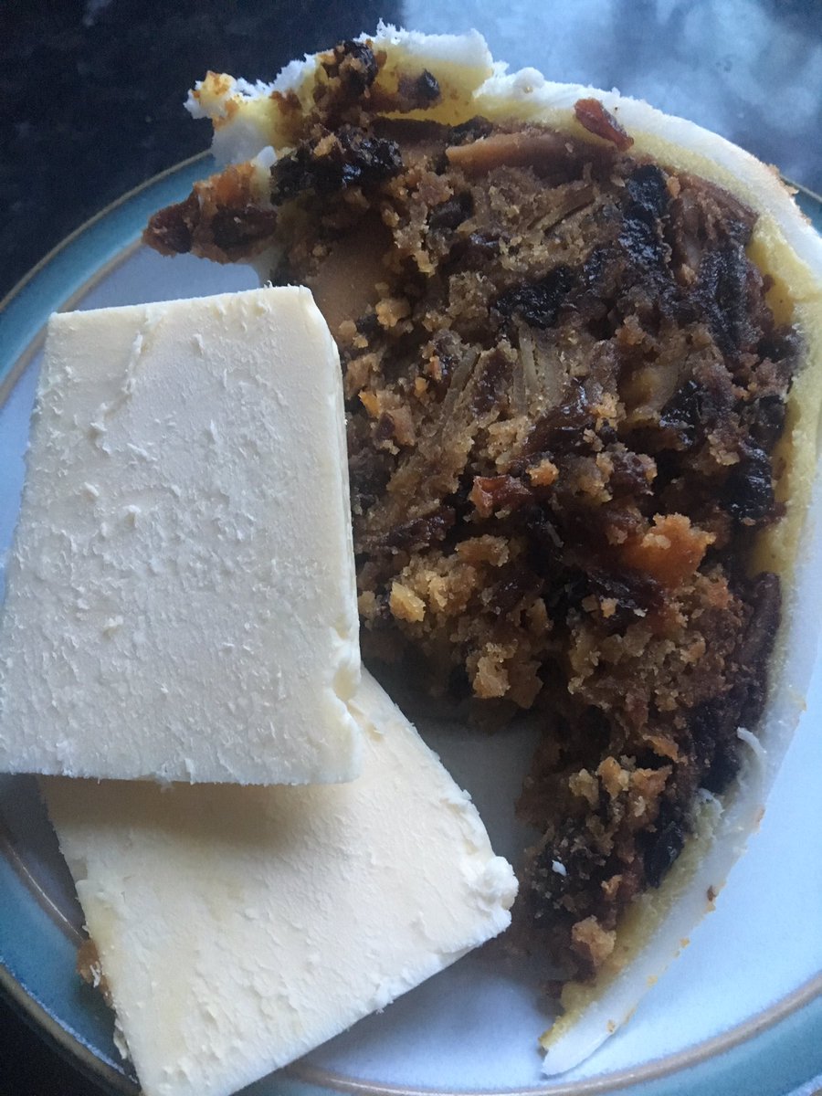 allisonf70's tweet photo. Christmas cake &amp; cheese after an afternoon at the beach #notmissingwork https://t.co/UJNdggyQUR