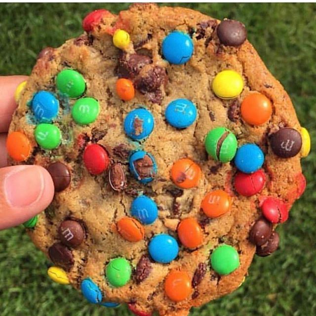 RIFoodFights's tweet photo. The 7th Annual Spectacular COOKIE Smackdown is Sunday, Jan 13th at @riconvention! All you can sample of the #BestCookiesRI from only the BEST bakeries washed down w ALL you can chug @yachtclubsoda, @newharvestcoffee, and ice cold milk! ONLY $20! Link in … https://t.co/381YmwlU04 https://t.co/q0oCKG3CnQ