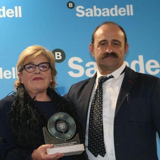 txuriHH's tweet photo. Ayer por la noche tuvo lugar la Gala de la Asociación de la Prensa Deportiva Guipuzcoana . Nuestra presidenta Rosa Zubeldia recogió el reconocimiento de ka asociación al Club Hockey Hielo Txuri Urdin con motivo de la fantástica temporada del Txuri en la pasada campaña . https://t.co/KhLkNnFtSR