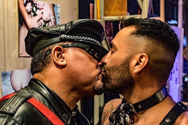 BearBDSM's tweet photo. Awwwww Puppy Love is the best kind of Love 💕 (At @fae_festival)
Follow our team of models 💎:
@rod_x_scl 👮🏻♂️✨
@pipe_munoz 🐶🔗
.
.
.
.
.
.
.
.
.
.
#portraitphotography #portrait #beards #gaykink #instagay #gayhot #gaybrasil #fetish #gaysaopaulo #moust… https://t.co/hRcUI2P5vl https://t.co/n4qF9pAJCT