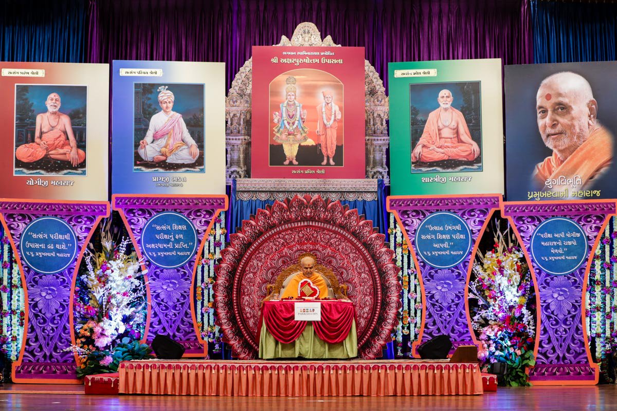 BAPS's tweet photo. HH Mahant Swami Maharaj's Vicharan: 27 December 2018, Mumbai, India https://t.co/bqWlfQEjxI https://t.co/HY3cMc1yz4