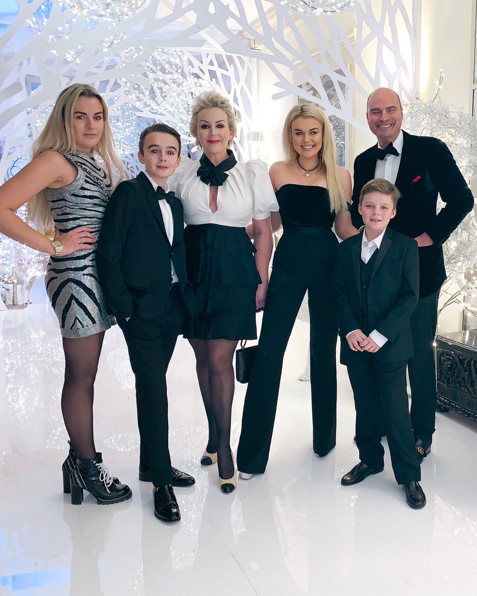Tallia_Storm's tweet photo. Family time is the best time 😍 Nothing beats it. 🥰 @BongoZach @TessaHartmann @JohnnieHartman_ @tessiehartmann #TheHartmanns https://t.co/Up2UFm2XQt