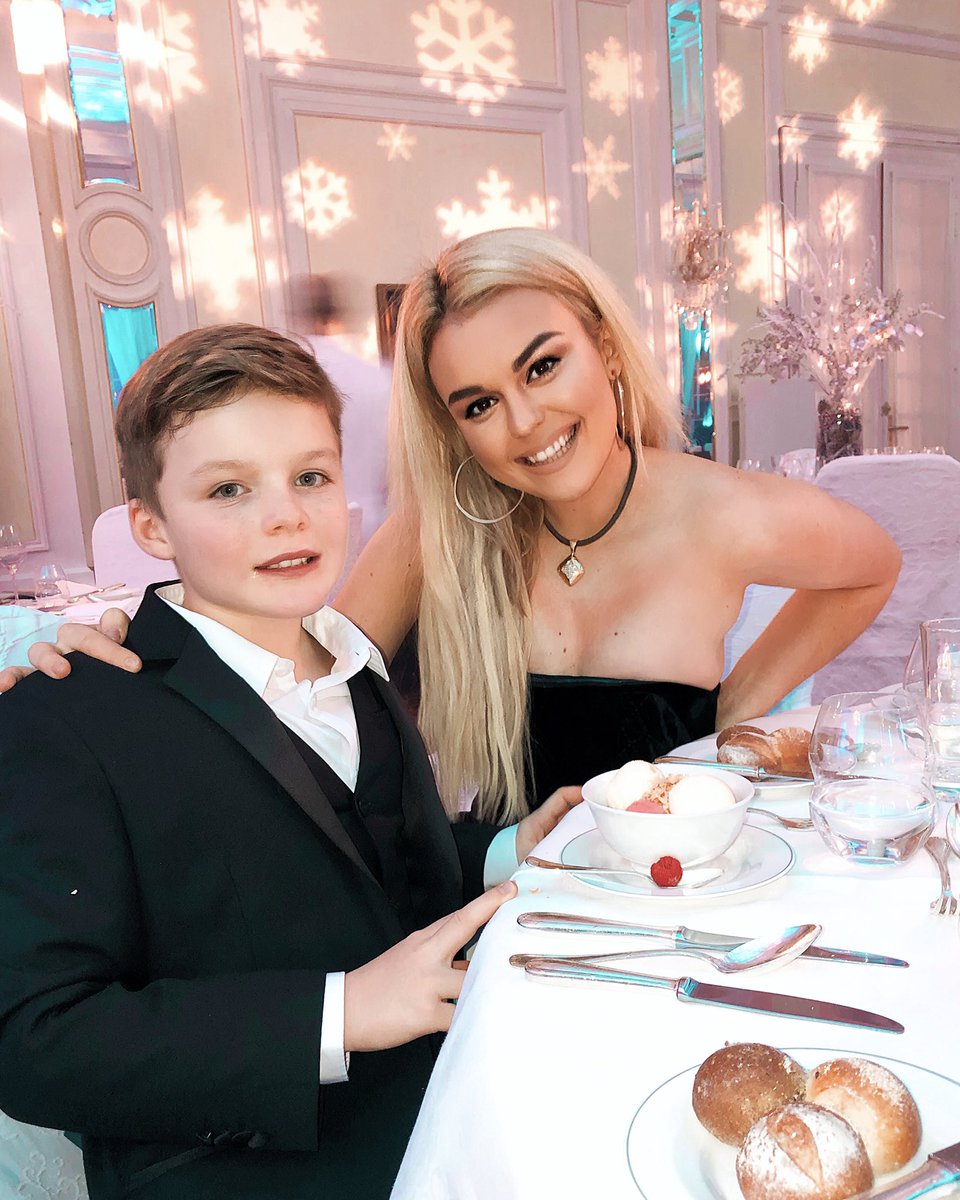 Tallia_Storm's tweet photo. Family time is the best time 😍 Nothing beats it. 🥰 @BongoZach @TessaHartmann @JohnnieHartman_ @tessiehartmann #TheHartmanns https://t.co/Up2UFm2XQt