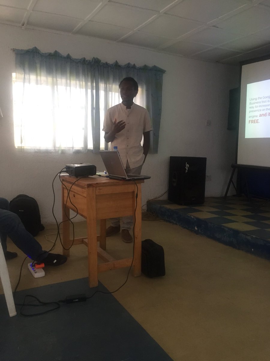 AWOMKENNETH1's tweet photo. So when my container landed it came double !
At the #ecommercehub event today. @EcommerceNhub
#Jos #Nigeria #NewYearResolutions #DigitalMarkerting https://t.co/wDQnl5DFmJ