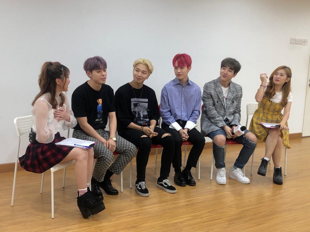 YiPin_Studio's tweet photo. Today's schedule finally over!!! 😁😁😁
Thank you ONFM for inviting us. ❤
#MASC #마스크 #MASCinMY #woosoo #ireah #heejae #moonbong #yipinstudio #kpop #boygroup #december #onfm https://t.co/yfJRBXehLu