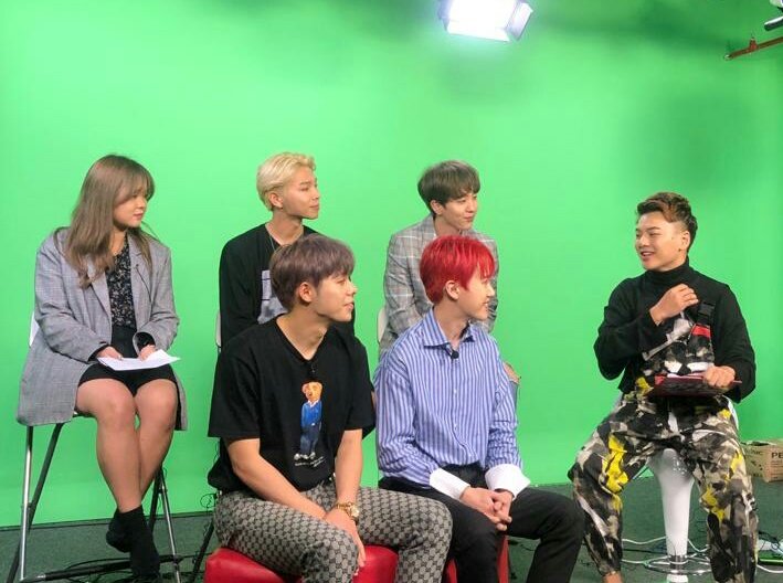 YiPin_Studio's tweet photo. Today's schedule finally over!!! 😁😁😁
Thank you ONFM for inviting us. ❤
#MASC #마스크 #MASCinMY #woosoo #ireah #heejae #moonbong #yipinstudio #kpop #boygroup #december #onfm https://t.co/yfJRBXehLu