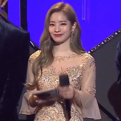 softkimnie's tweet photo. her outfits suit her very well. I was served. 

#KBSGayoDaechukje2018 #김다현 https://t.co/hm7Ea91IE1