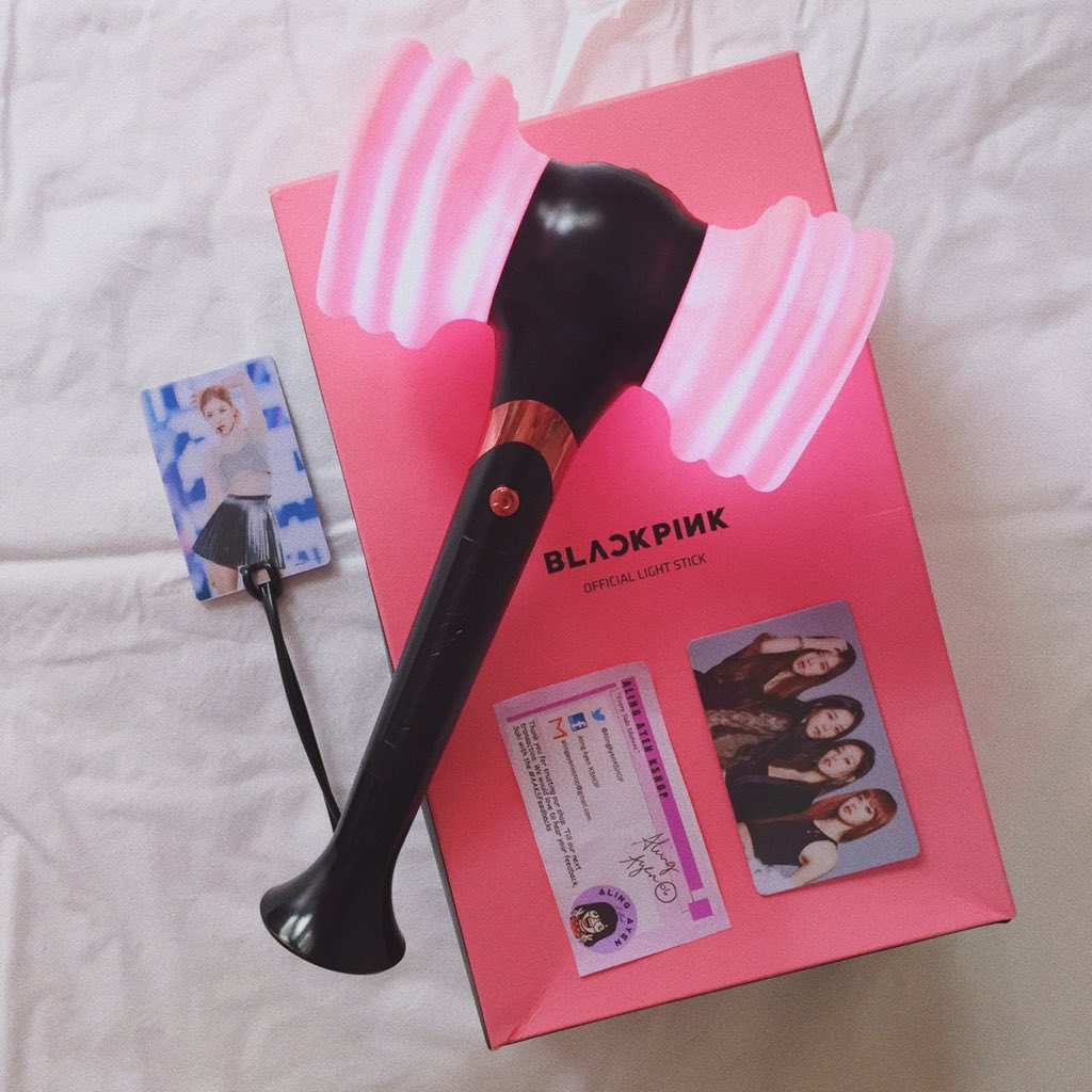 hennessyfrani's tweet photo. Thank you @AlingAyenKSHOP π I finally received my first girl group lightstick which is this Pyongbong~! Definitely also loved the freebies that came with it οΏ½οΏ½π Iβm now ready for #InYourAreaManila! #AAKSFeedbacks https://t.co/qNJ0tbAmgN