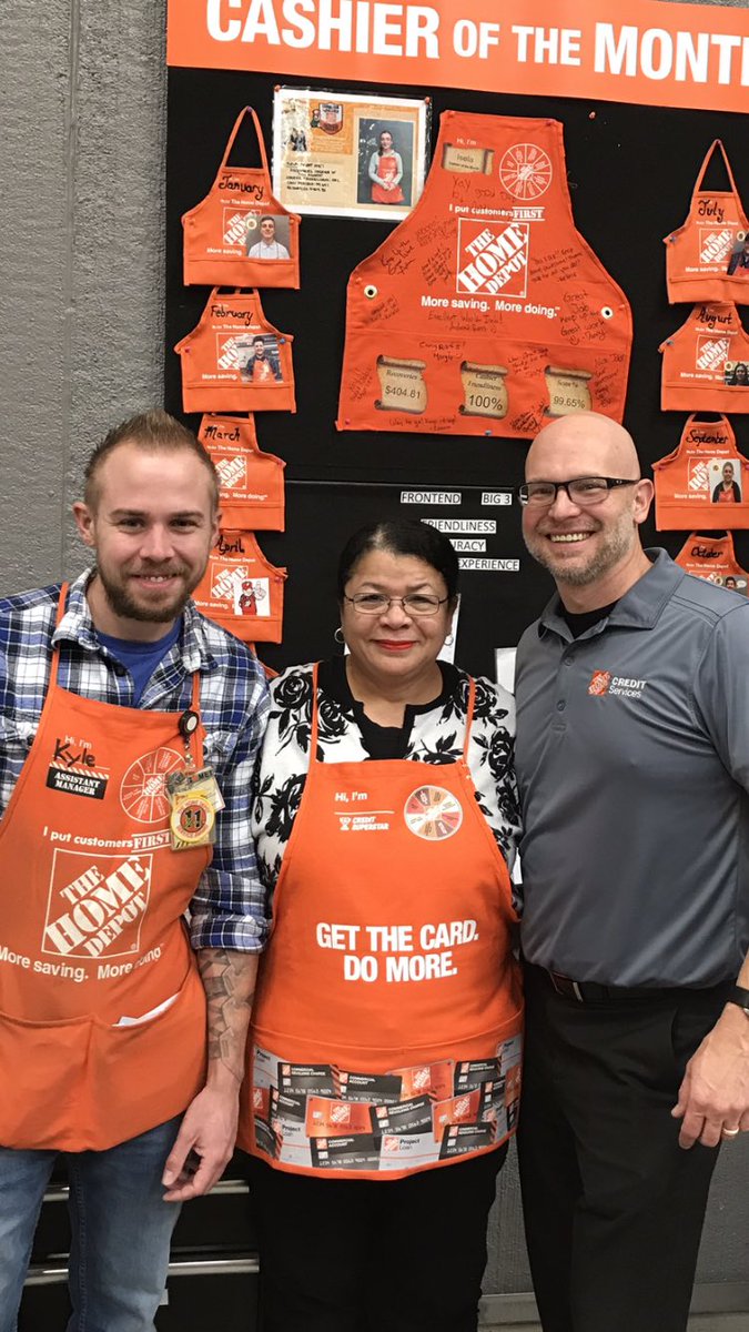 RandyTHDCredit's tweet photo. Recognizing top performers Margie and Shelley from 1503 with our new Credit Superstar Apron! Great job ladies!! @mikesta48402283 @RichBolton2 #1503Rocks https://t.co/7DnUAdbaaA