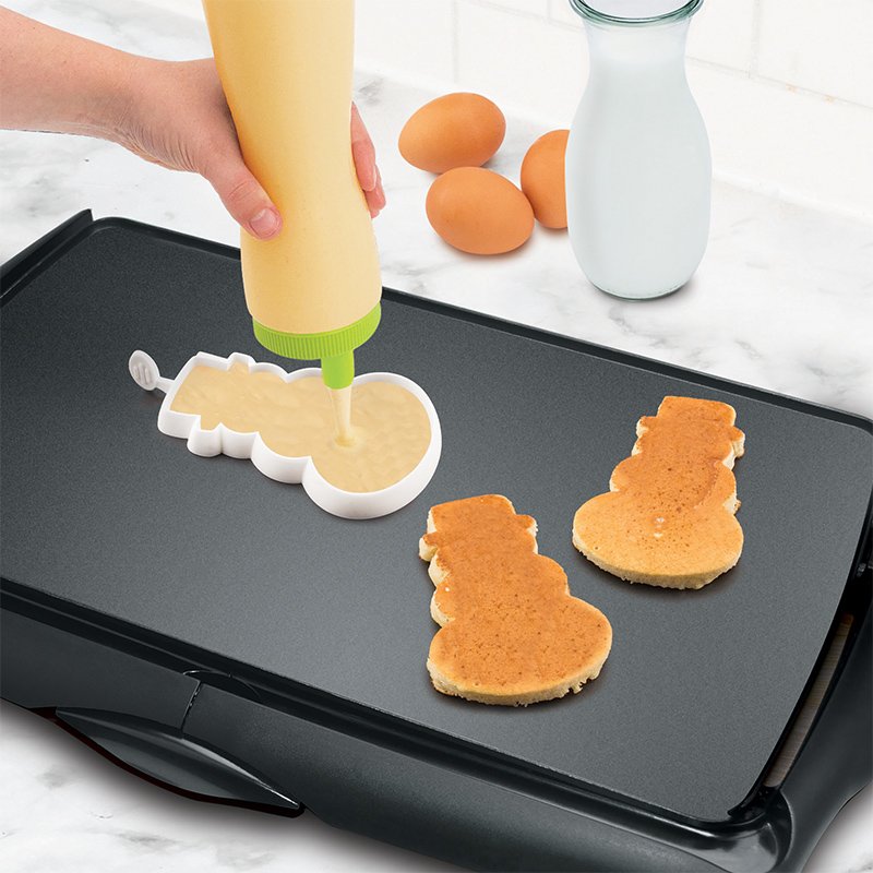 TovoloUS's tweet image. Snowman shaped pancakes for breakfast - what's more whimsical than that?! #snowmanpancakes #breakfastessentials