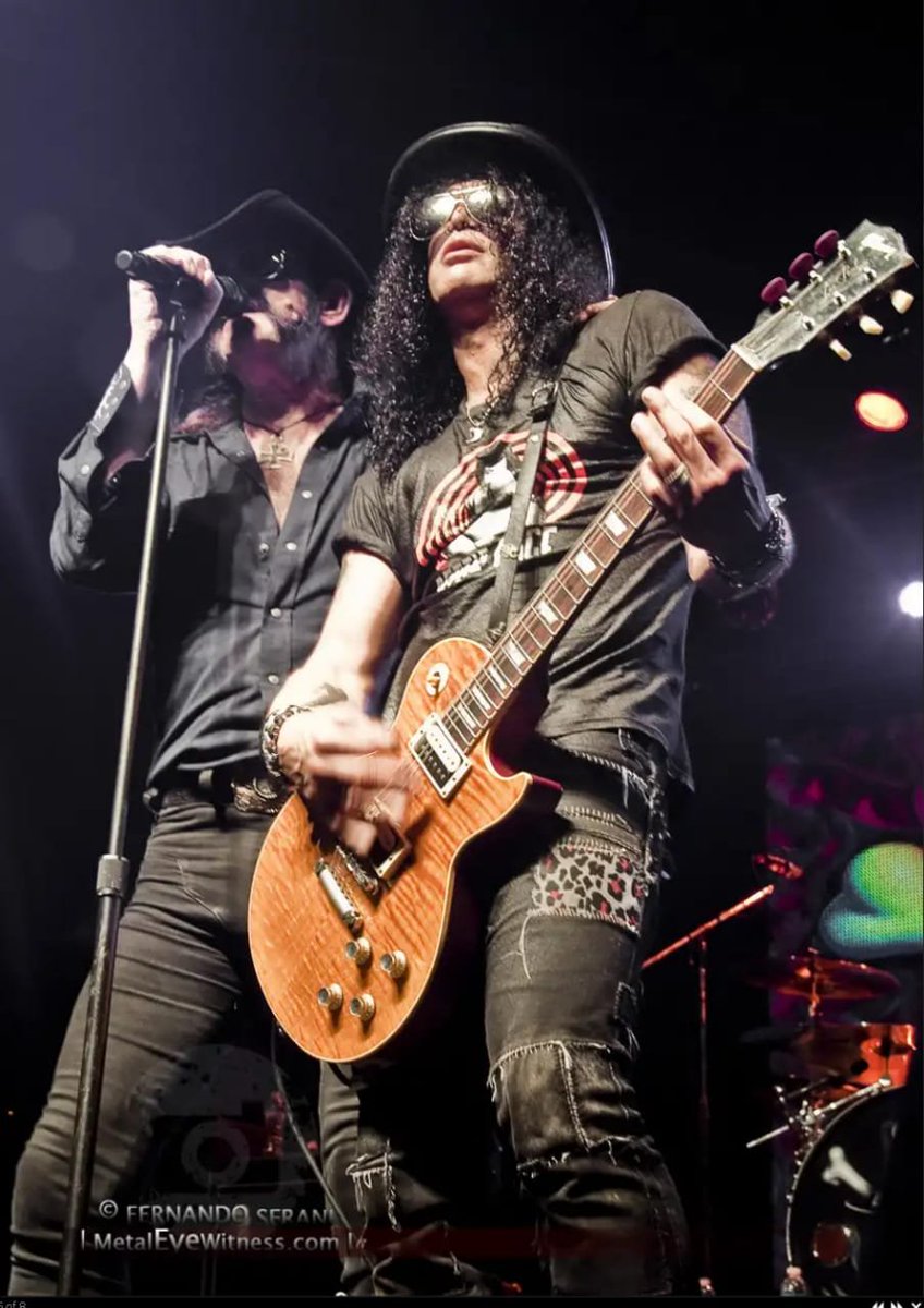 slashworldarg's tweet photo. #RIP | Hace 3 años #Lemmy se fue a Rockear al Cielo!! como se extraña no? 🤘Una foto de @Vorterix 🤘que gran momento vivimos esa noche, quien estuvo ahí? nunca lo vamos a olvidar! 🤘🎩🇦🇷 #slash #lemmy #tophat #argentina #teatrovorterix #gibsonlespaul #dralibi #borntoraisehell https://t.co/AR95bHYioK