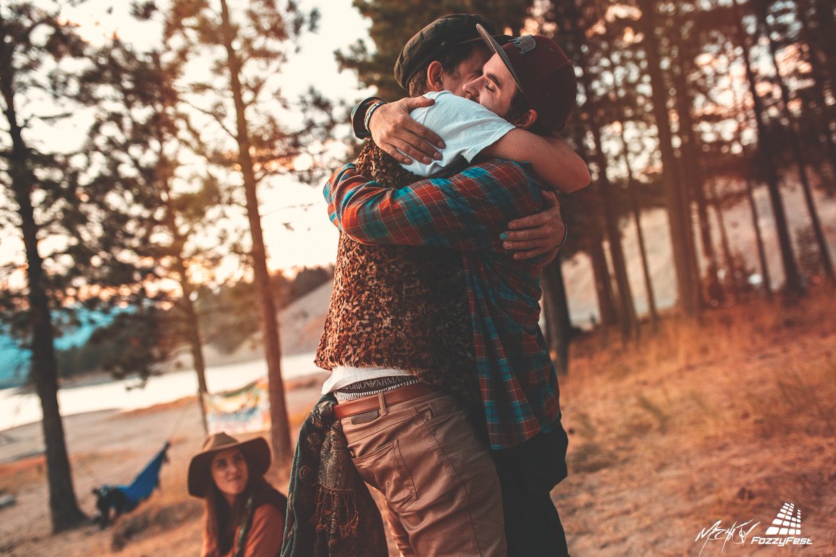 Fozzy Man Hugs ♥️

📷: <a href="/HillMechajoy0/">Jayme Hill</a>