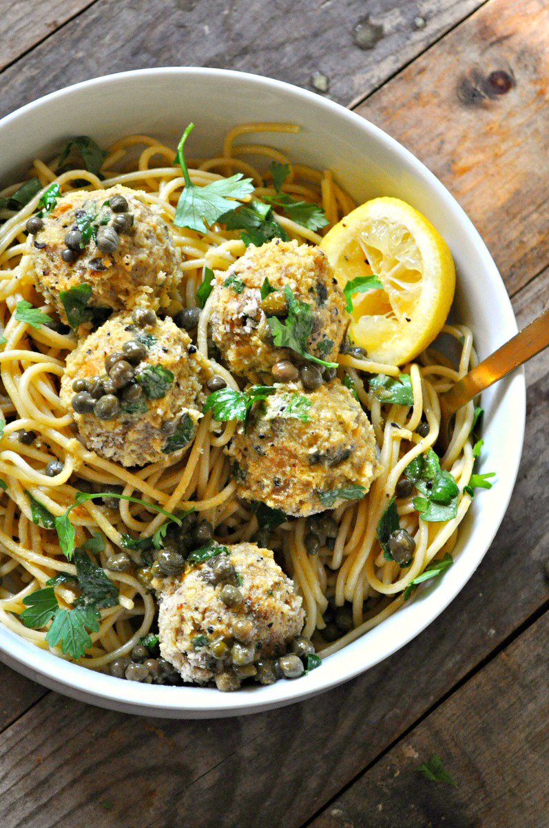 👉#vegan “Chicken” Piccata Meatballs👈
Chickpea meatballs seasoned with poultry seasoning and filled with all the classic Piccata ingredients. You’re gonna wanna lotta this “chicken” Piccata! RECIPE: rabbitandwolves.com/chicken-piccat…