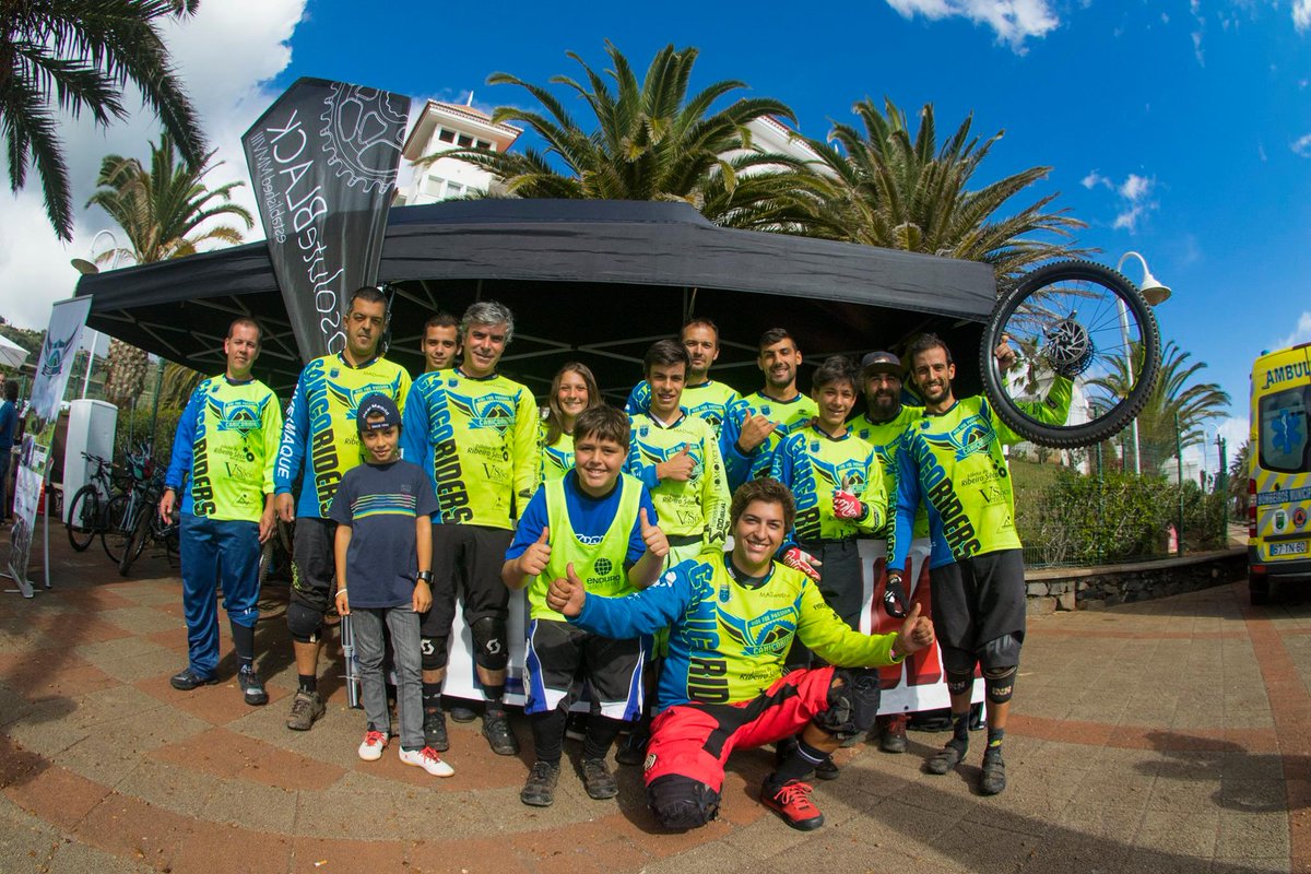 andre26mtb's tweet photo. ‼️NEWS 2019
It is with great pleasure and pride that I announce my continuation at Clube Caniço Riders for the season of 2019.
Thanks for all!😀
#CANIÇORIDERS #BARRA4 #VISORLEAF #FUNCHALVIDRO https://t.co/abj4NXt5X8