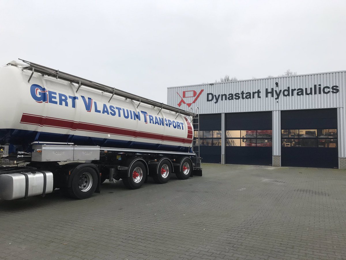 Dynastartbv's tweet photo. Kan nog net in 2018 afleverd worden @BurgServiceBV. Hydrauliek aangesloten voor #Vlastuin. https://t.co/OxCAhnXCPH