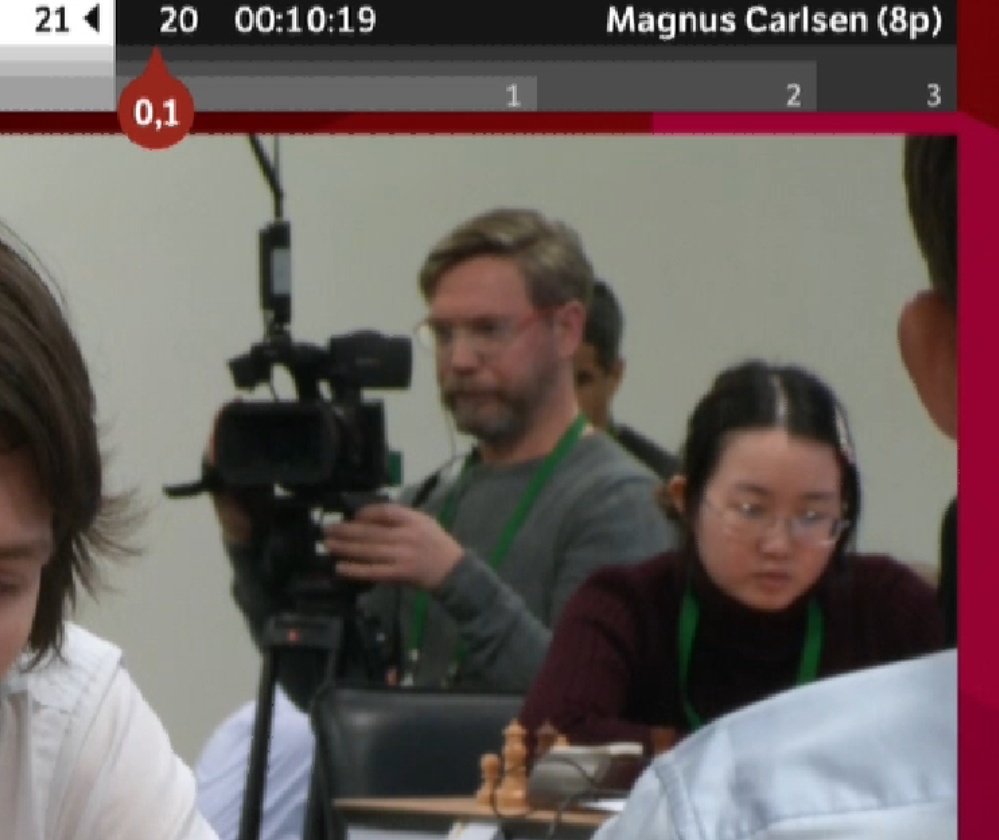 Man må jo bare ta av seg hatten for Jürgen Klopp. Tar seg tid til å gjøre en jobb som kameramann i sjakk-VM midt i Liverpools beintøffe juleprogram.