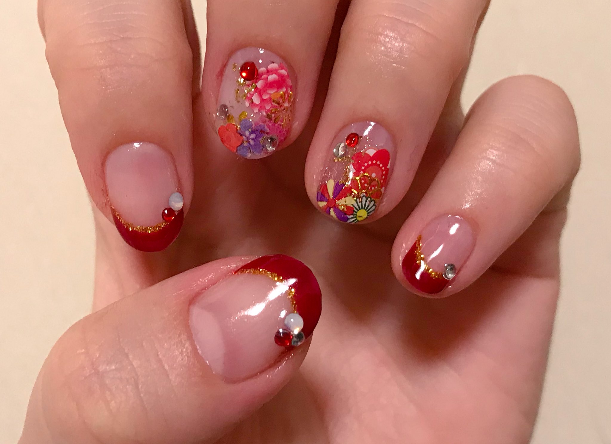 ちぃ02 お正月に向けて和柄ネイル٩ ๑ W ๑ ۶ おめでたい感じに紅白のフレンチを合わせてみました セルフネイル ジェルネイル 和柄ネイル お正月ネイル T Co 1ys5zytefb Twitter