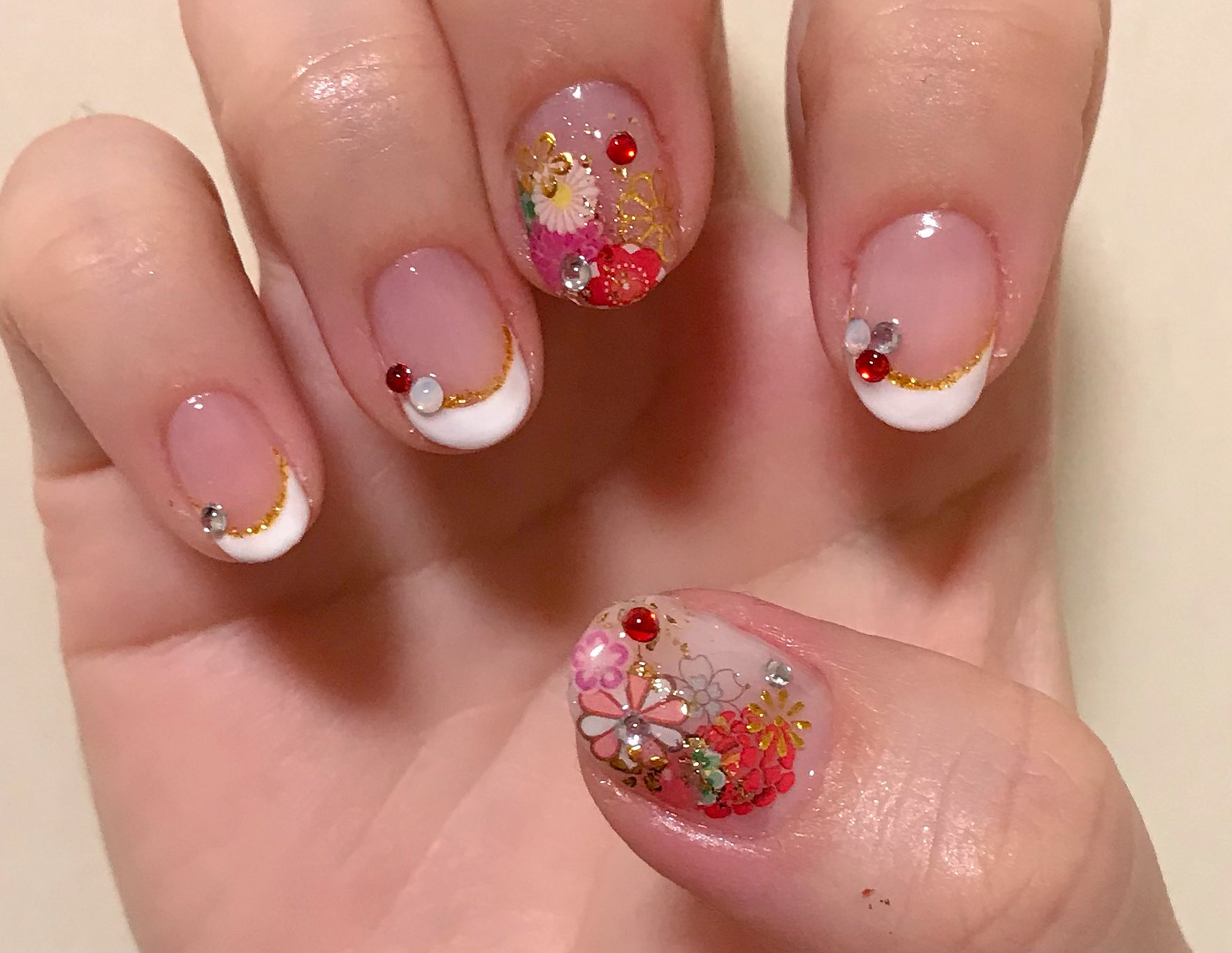 ちぃ02 お正月に向けて和柄ネイル٩ ๑ W ๑ ۶ おめでたい感じに紅白のフレンチを合わせてみました セルフネイル ジェルネイル 和柄ネイル お正月ネイル T Co 1ys5zytefb Twitter