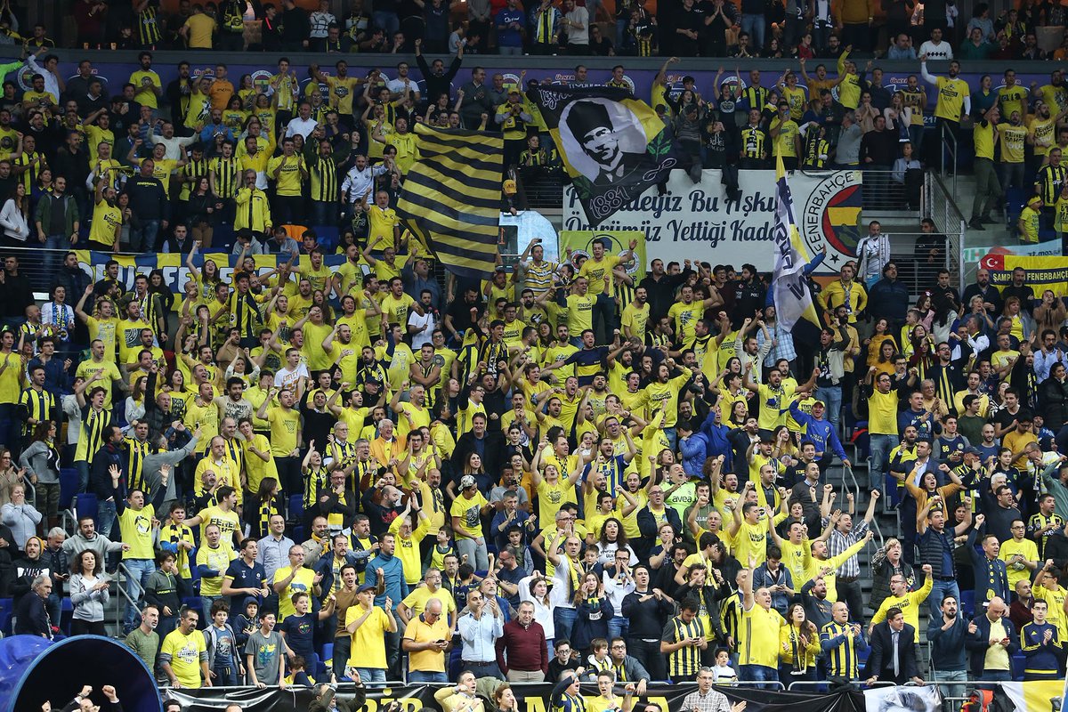 Fenerbahce's tweet photo. Dünyanın En Güzel Takımı ile Dünyanın En Güzel Taraftarı birleşti; Real Madrid galibiyeti ile @EuroLeague’de yenilmezlik serimiz 1⃣1⃣ maça çıktı. 2019’da da omuz omuza nice zaferlere, teşekkürler Fenerbahçe Beko! 
💪👋 https://t.co/I59lt0R0qM