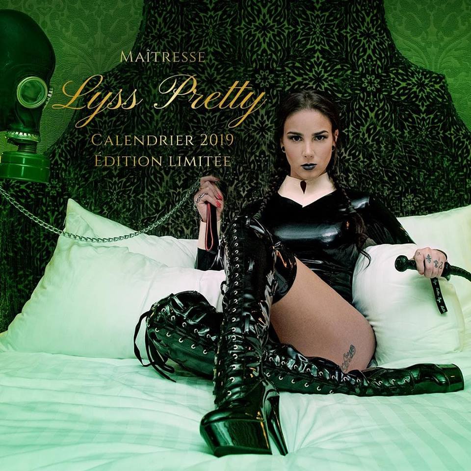 LyssPretty's tweet photo. Il reste quelques exemplaires, sur ma boutique en ligne.

Some editions of my Calendar are still available on...

https://t.co/YEUABRDKtC

#calendar2019 #inked #inkedgirl #brunette #luxury #frenchdominatrix #frenchdomination #heels #bdsmcommunity #leather #panties #Paris https://t.co/tETJt7hlbi