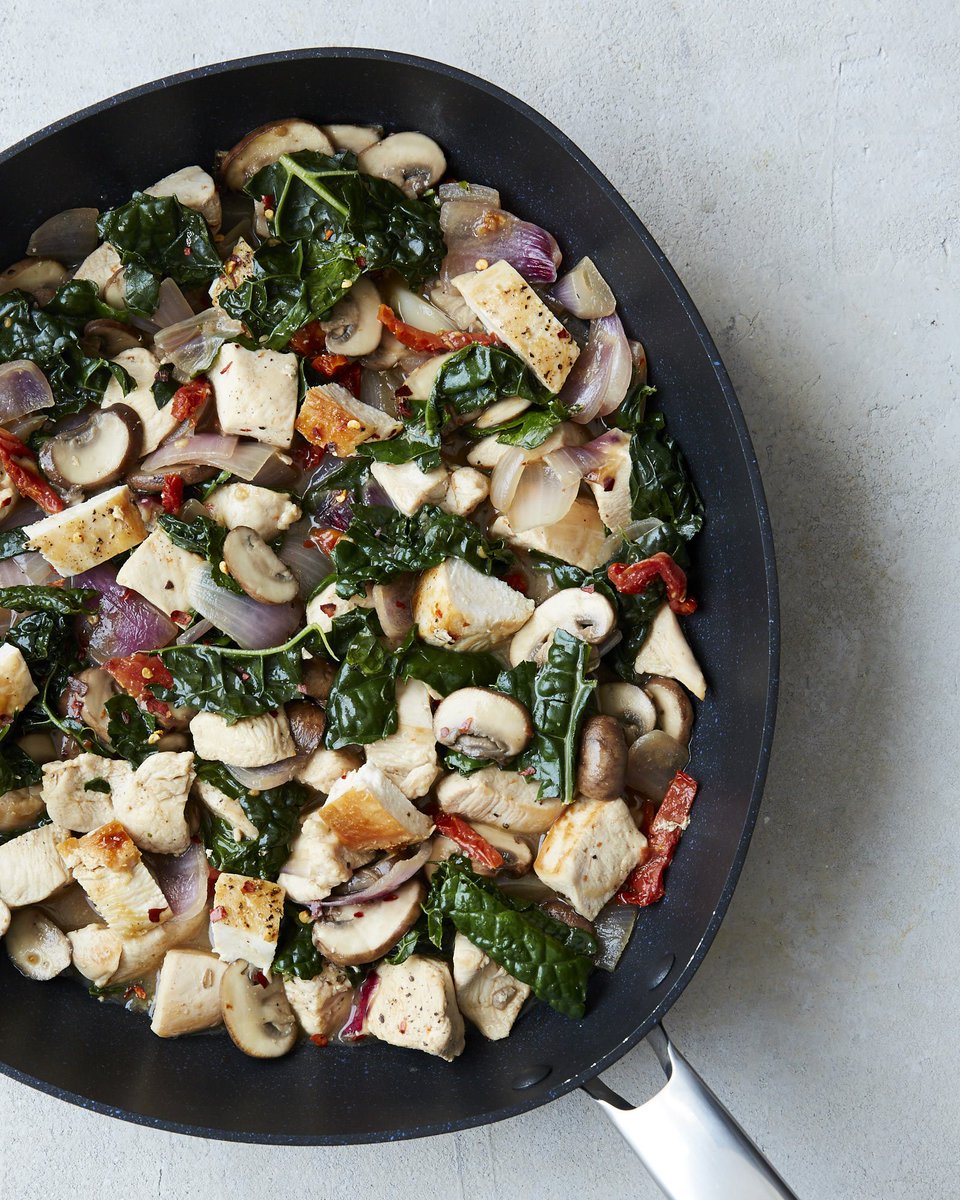 One pan dinner anyone? This delicious Tuscan chicken is made easy in our oven to table HeatMaster pan!

#Chicken #TuscanChicken #EasyMeal #Yum