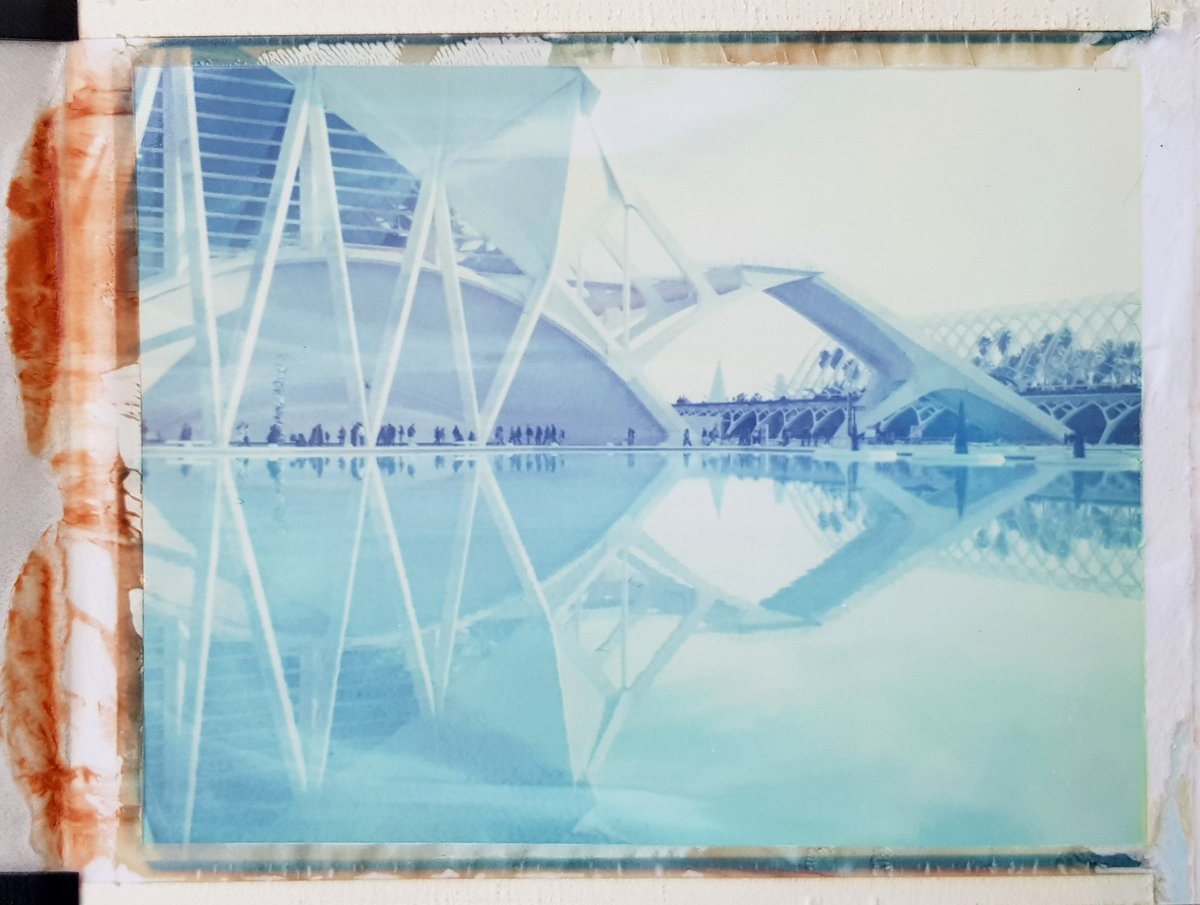 JulioVet_photo's tweet image. Genial arquitectura la de la #ciudadartesciencias, y más con #instantphoto y #Polaroid669 😍 #Polaroidreturns #expiredfilm