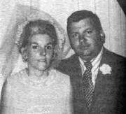 À 22 ans, il rencontre Marlynn Myres. Ils se marient en 1964, ils ont ensemble deux enfants.