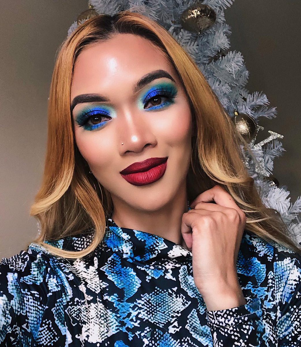 SigmaBeauty's tweet image. IG che.mosley is ready to ssslide into the New Year using our Viper Eyeshadow Palette + Viper Liquid Lipstick. 🐍💚💙
#sigmabeauty #sigma #eyetutorial #partylook