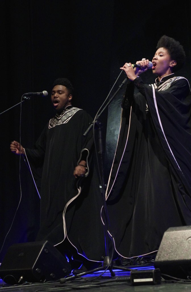 AlgheroTurismo's tweet photo. #mesqueunmes ad #Alghero è anche musica e concerti! Mercoledì scorso al Teatro Civico gli Uni.Sound hanno stupito il pubblico con il loro travolgente concerto Gospel! 😲 https://t.co/wlmtwWlIEH