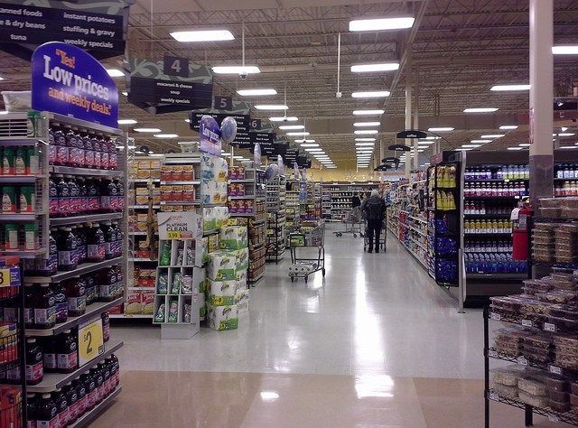 Teach your kids to recognise the ways supermarkets manipulate us to buying more, and they'll maybe not nag you for chocolate *quite* as much. bit.ly/2BaccIn